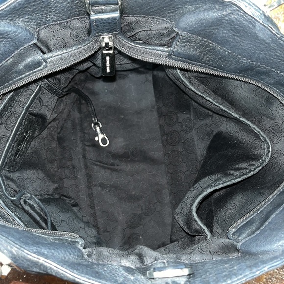 Black leather Michael Kors purse - Picture 4 of 4